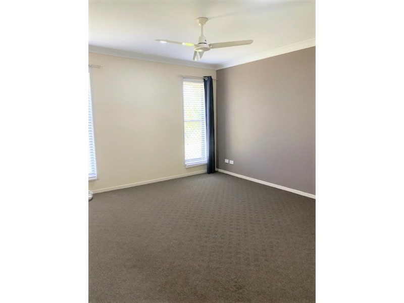 7 Poinciana Ave, Kingaroy QLD 4610