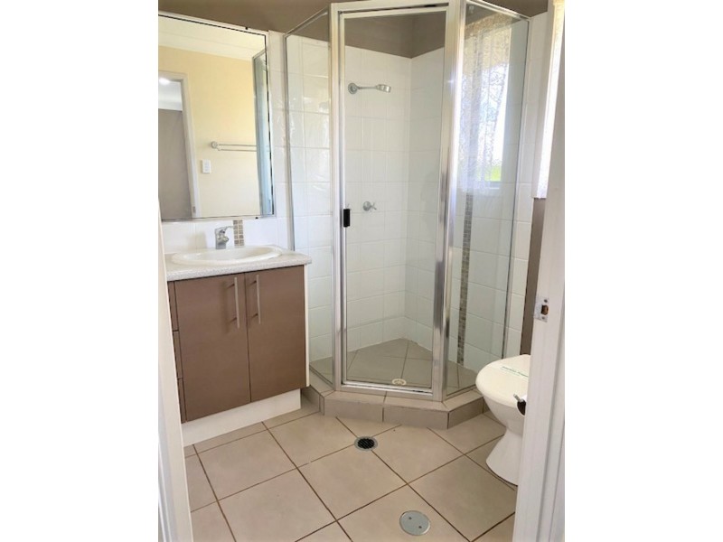 7 Poinciana Ave, Kingaroy QLD 4610