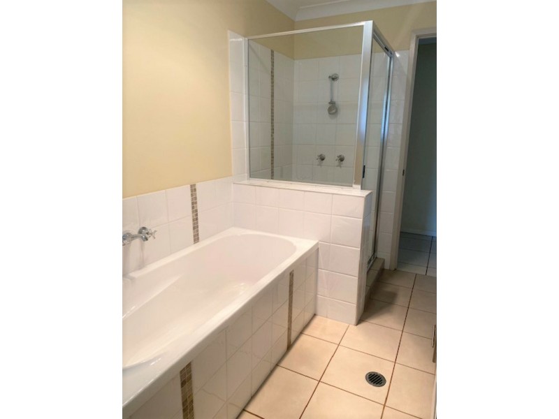 7 Poinciana Ave, Kingaroy QLD 4610