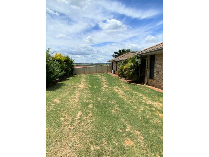 7 Poinciana Ave, Kingaroy QLD 4610