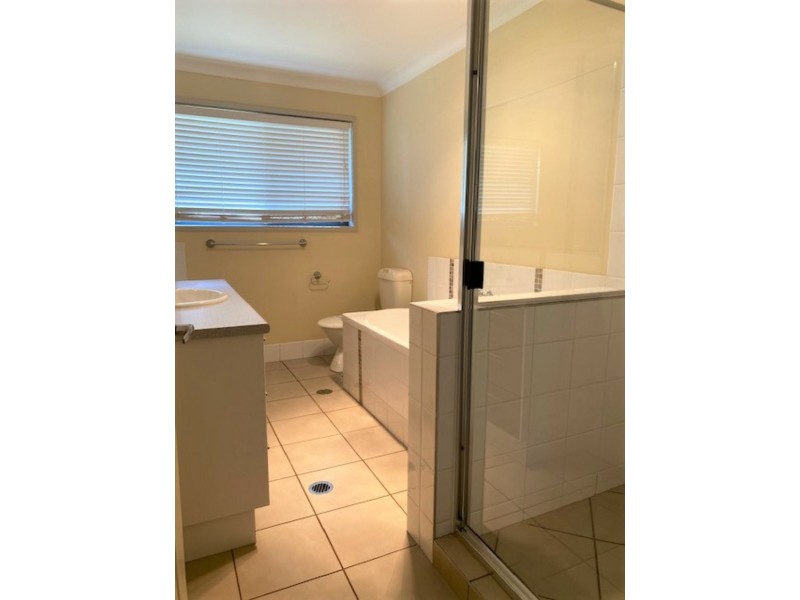 7 Poinciana Ave, Kingaroy QLD 4610