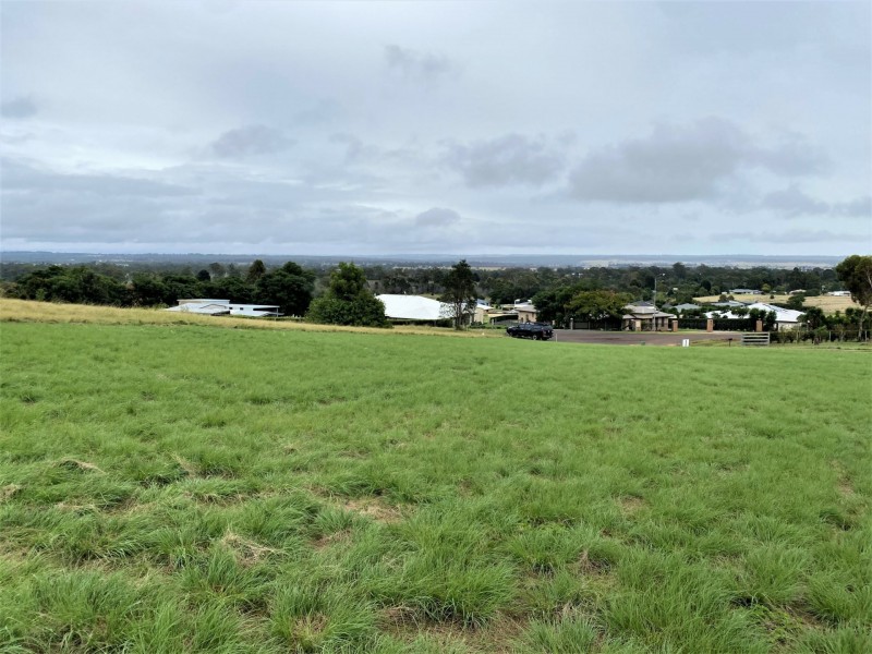 6 Crows Ash Crescent, Kingaroy QLD 4610