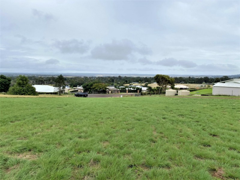 6 Crows Ash Crescent, Kingaroy QLD 4610