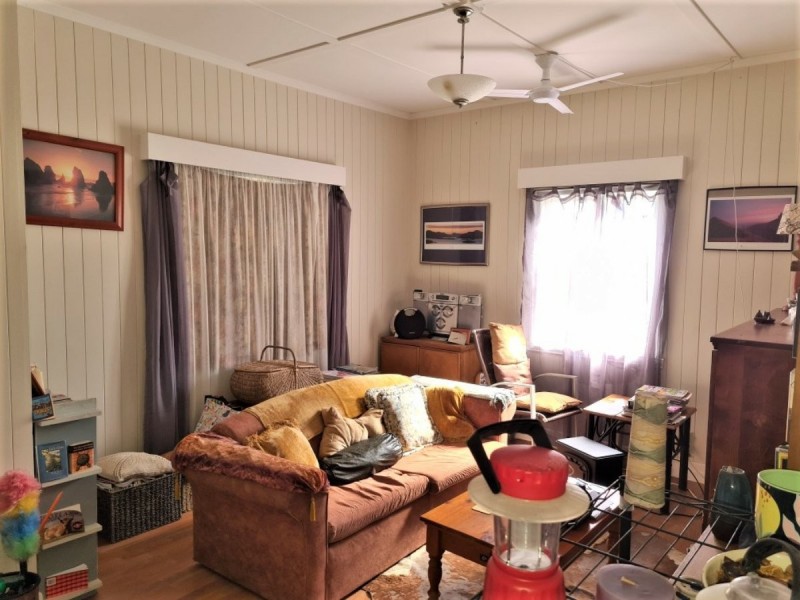 12 Beresford Street, Proston QLD 4613