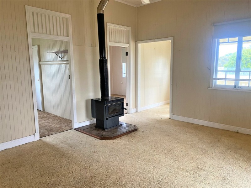 98 Burnett Street, Nanango QLD 4615