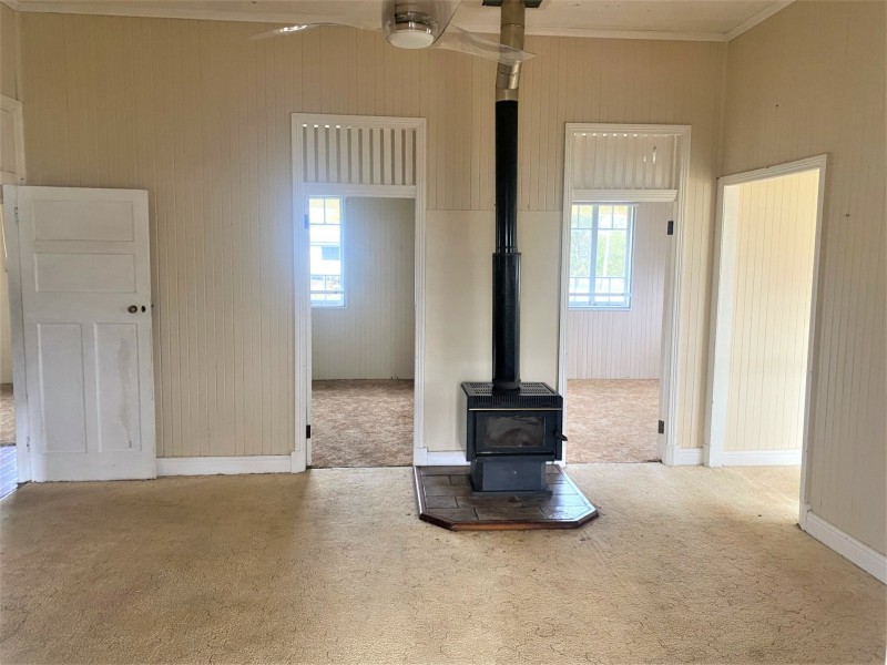 98 Burnett Street, Nanango QLD 4615