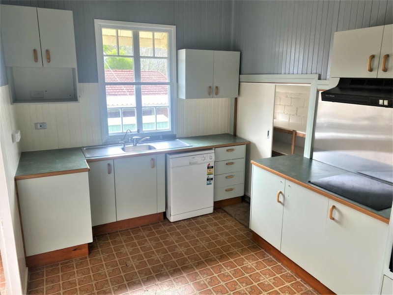 98 Burnett Street, Nanango QLD 4615