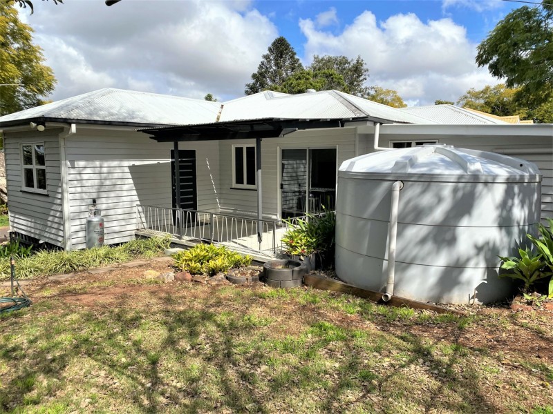 8 MacDiarmid Street, Kingaroy QLD 4610