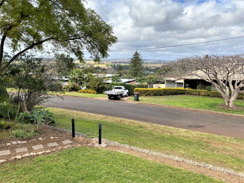 8 MacDiarmid Street, Kingaroy QLD 4610