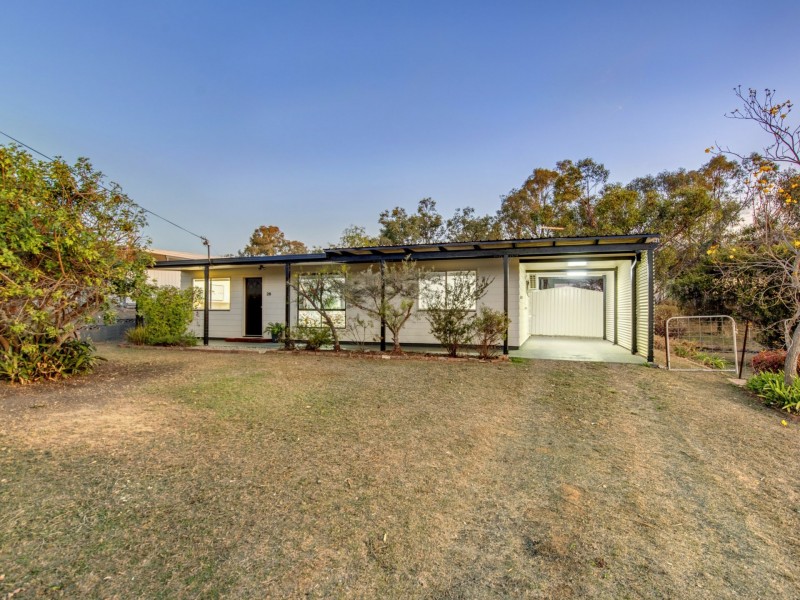28 Deakin Cresent, Nanango QLD 4615