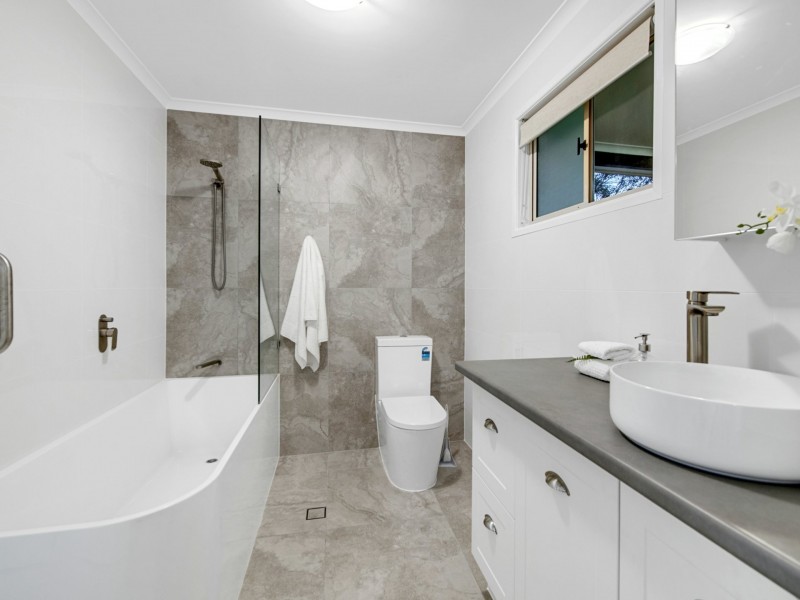 28 Deakin Cresent, Nanango QLD 4615