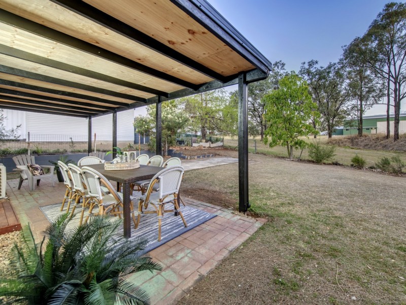 28 Deakin Cresent, Nanango QLD 4615