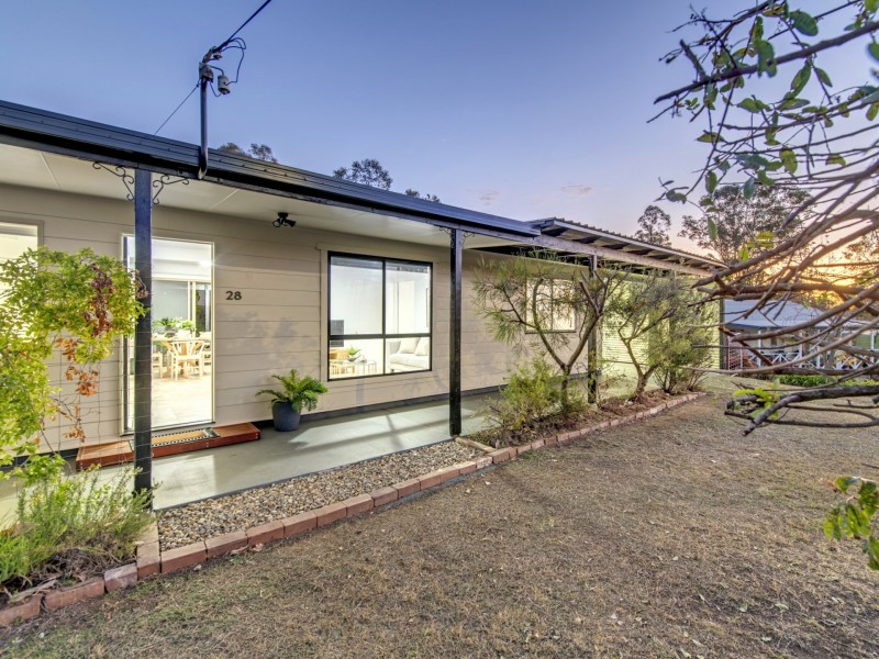 28 Deakin Cresent, Nanango QLD 4615
