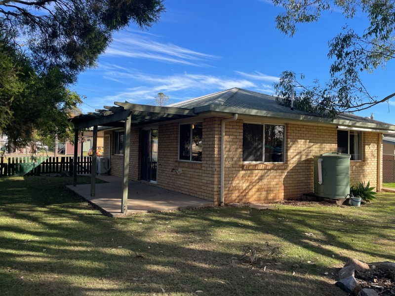 8 Knight Street, Kingaroy QLD 4610