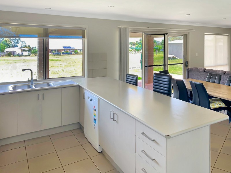 30-32 Premier Drive, Kingaroy QLD 4610