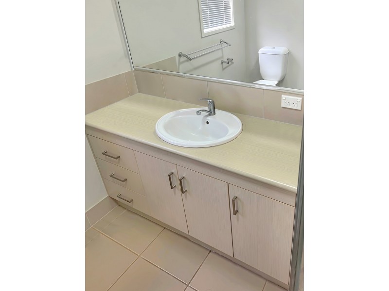 30-32 Premier Drive, Kingaroy QLD 4610