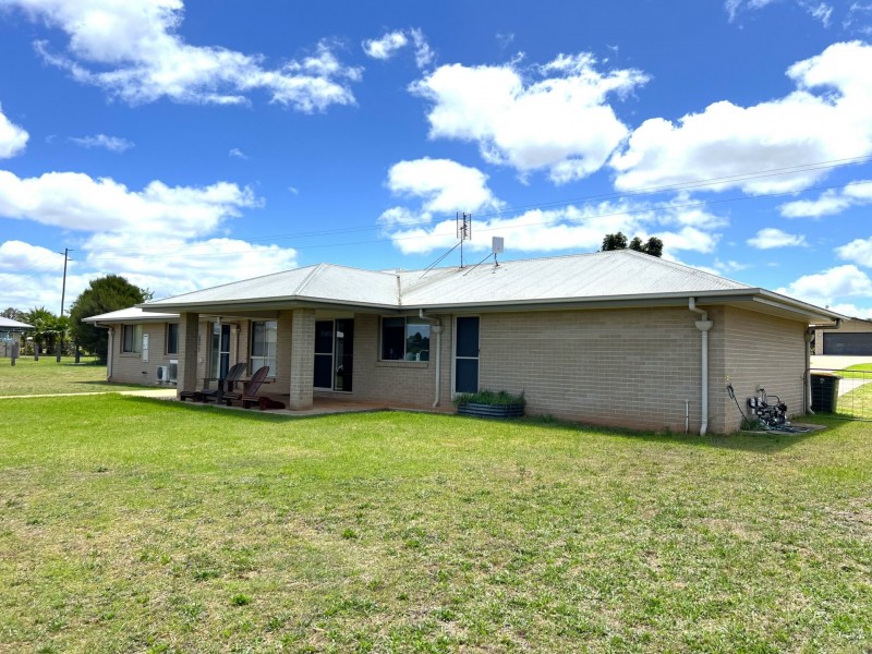 30-32 Premier Drive, Kingaroy QLD 4610