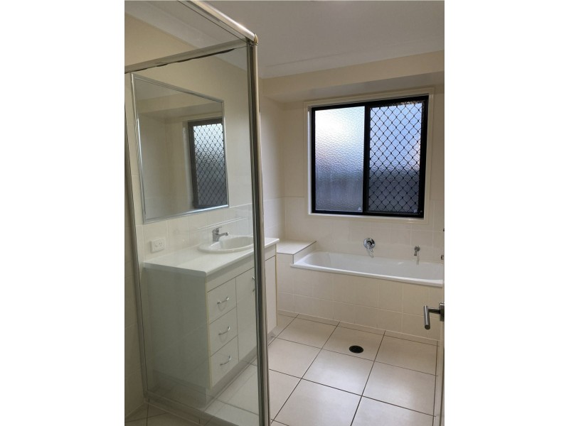 17 Oasis Drive, Kingaroy QLD 4610