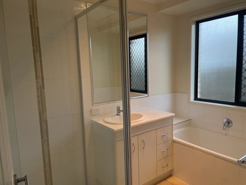 6 Oasis Drive, Kingaroy QLD 4610