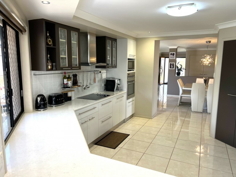 37 Hillview Parade, Kingaroy QLD 4610