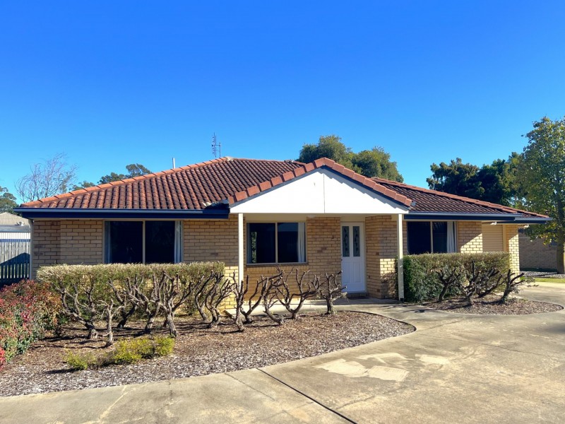 Unit 2/32-34 James Street, Kingaroy QLD 4610
