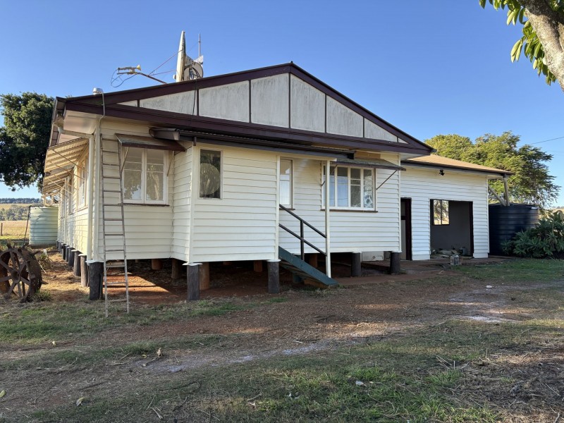 34 Bellottis Rd, Tablelands QLD 4605