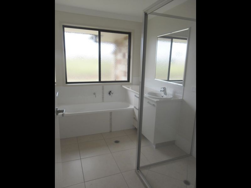 2 Cockatoo Crescent, Kingaroy QLD 4610