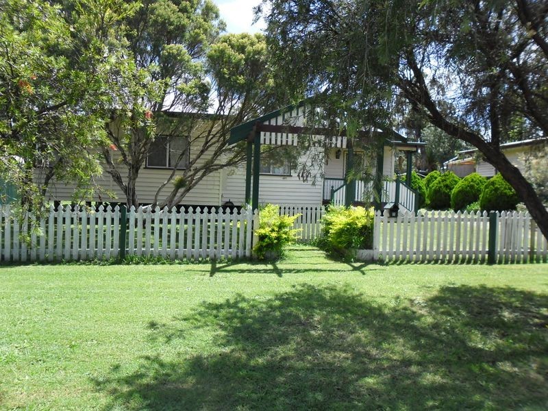 8 Alice Street, Kingaroy QLD 4610