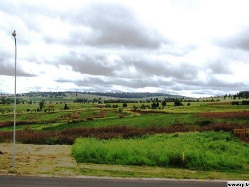 27 Banksia Drive, Kingaroy QLD 4610