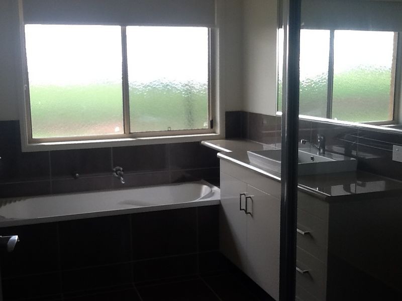 77 Rosella Parade, Kingaroy QLD 4610