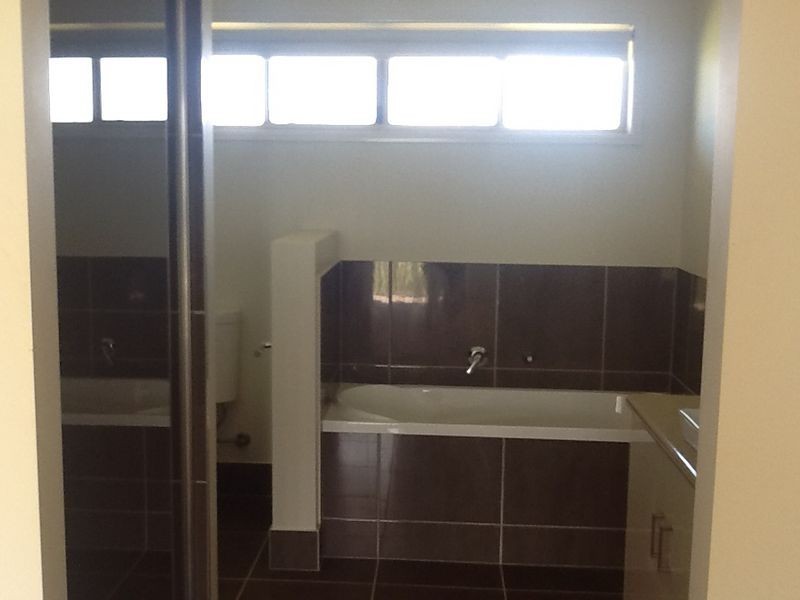 77 Rosella Parade, Kingaroy QLD 4610