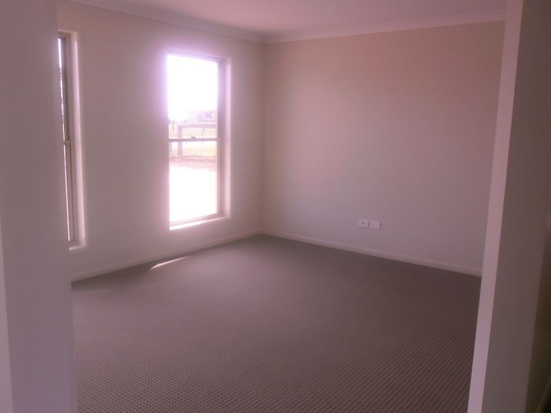 77 Rosella Parade, Kingaroy QLD 4610