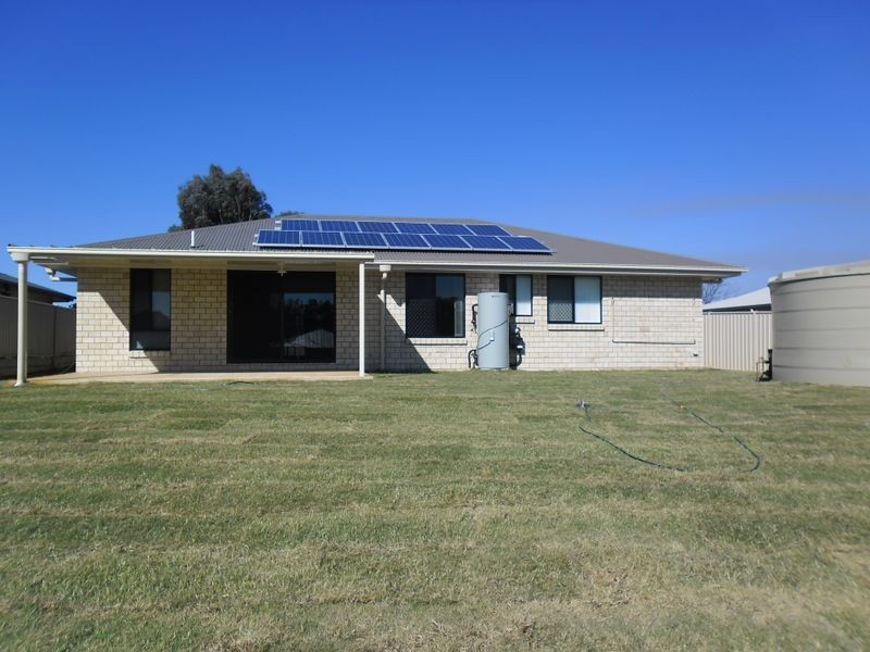 86 Windsor Circle, Kingaroy QLD 4610