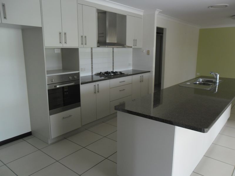 5 -7 Peregrine Drive, Kingaroy QLD 4610