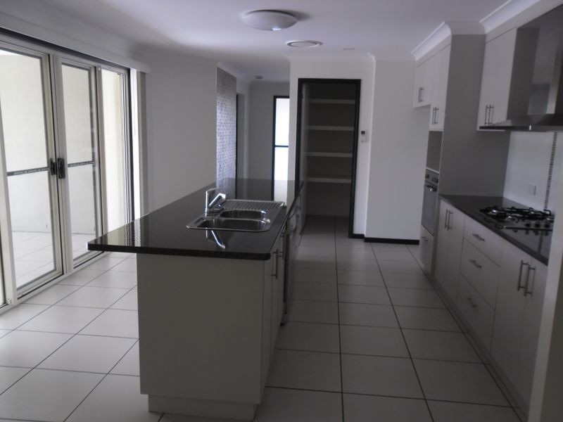 5 -7 Peregrine Drive, Kingaroy QLD 4610