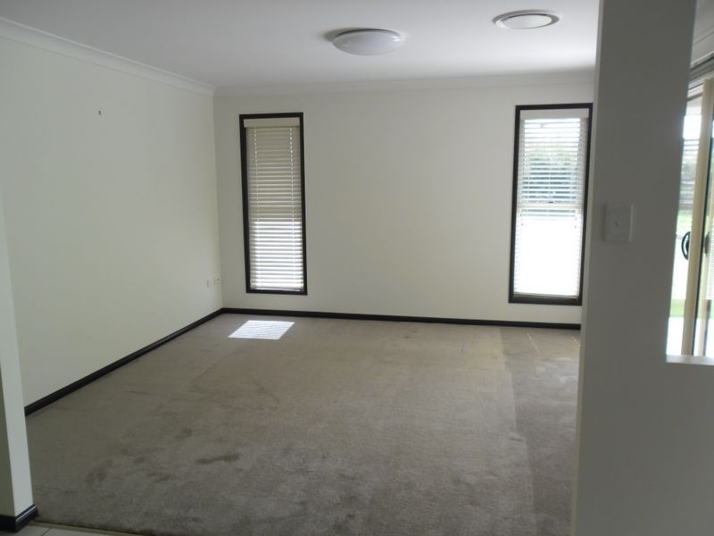 5 -7 Peregrine Drive, Kingaroy QLD 4610