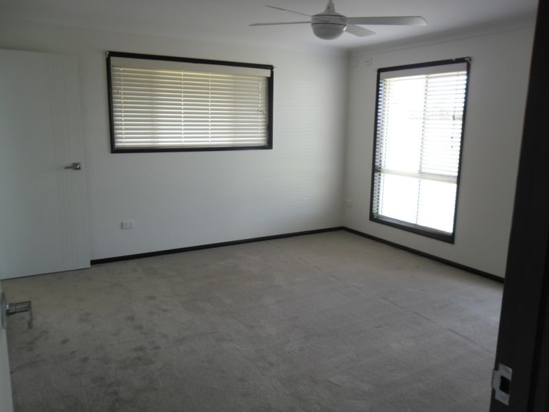 5 -7 Peregrine Drive, Kingaroy QLD 4610