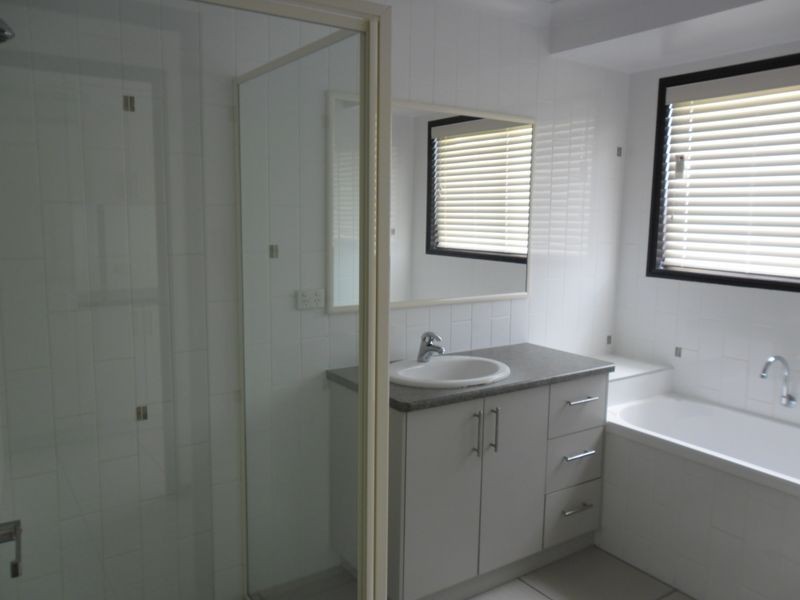 5 -7 Peregrine Drive, Kingaroy QLD 4610