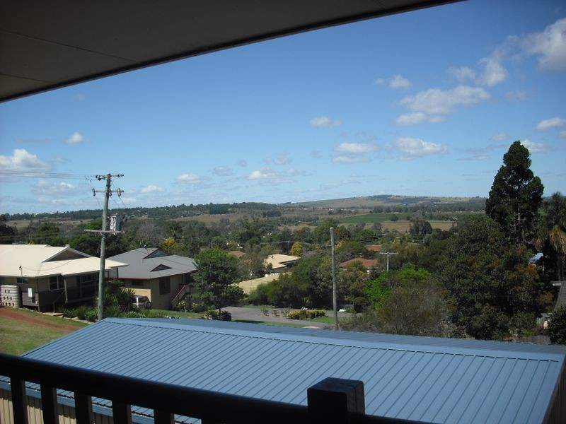 39 Adermann Drive, Kingaroy QLD 4610