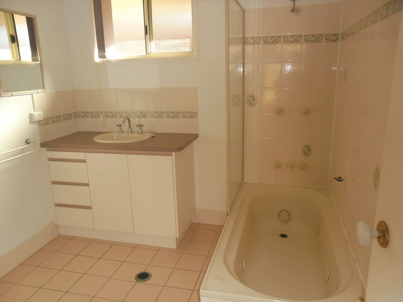 2/23 Martin Place, Kingaroy QLD 4610