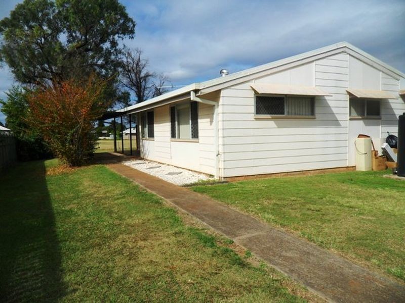 20 Windsor Circle, Kingaroy QLD 4610