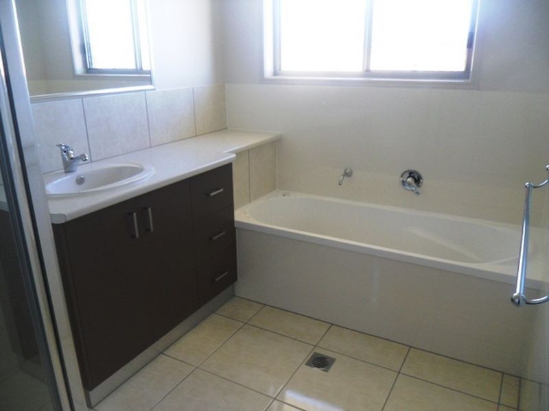 90-92 Rosella Parade, Kingaroy QLD 4610