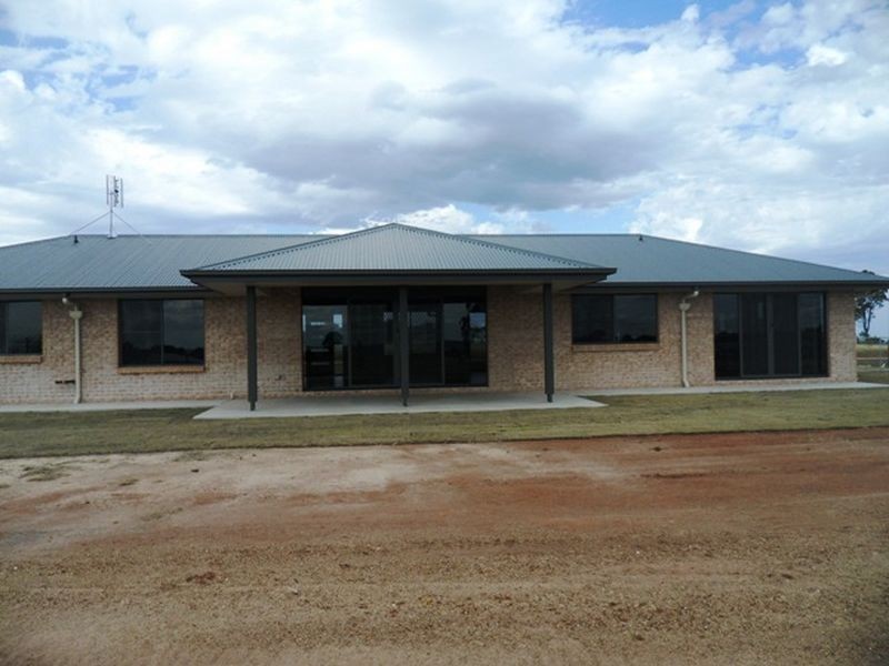 102-104 Rosella Parade, Kingaroy QLD 4610