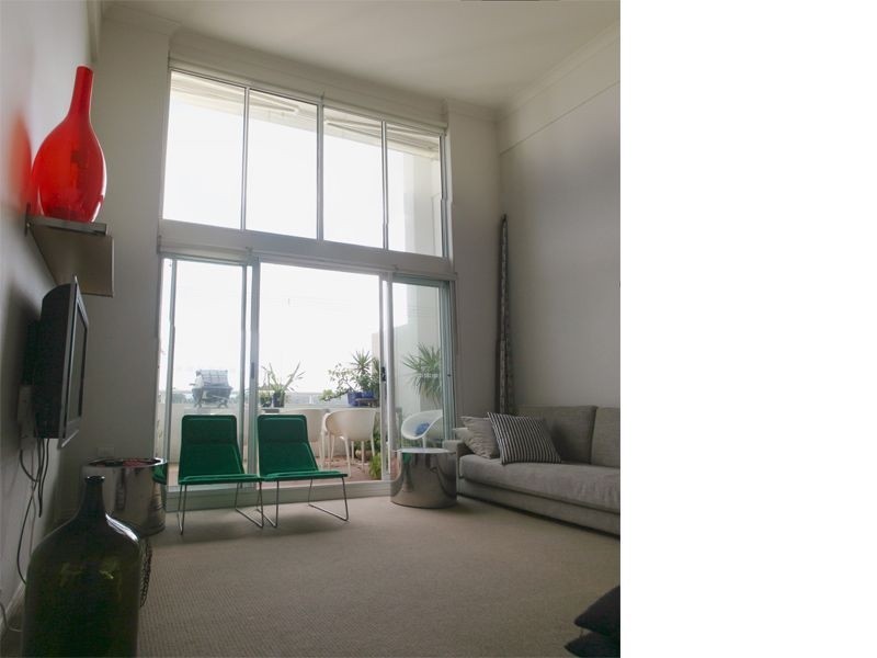 2/2061 Gold Coast Highway, Miami QLD 4220