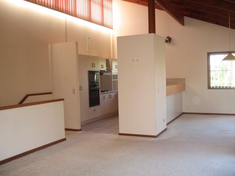 8 Wistaria Avenue, Southport QLD 4215