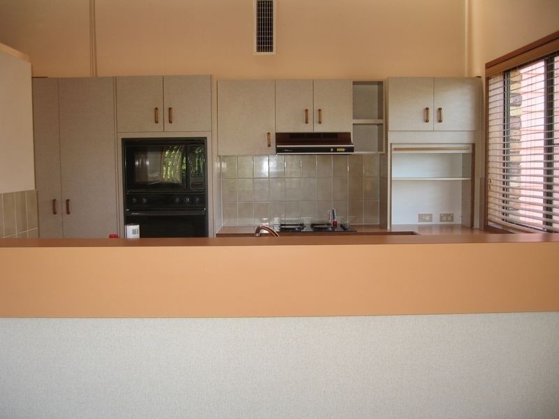 8 Wistaria Avenue, Southport QLD 4215