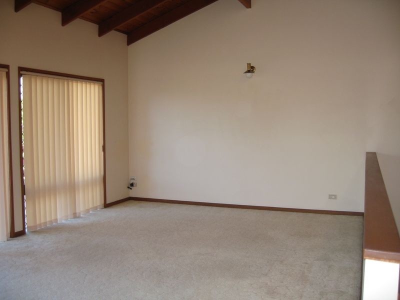 8 Wistaria Avenue, Southport QLD 4215