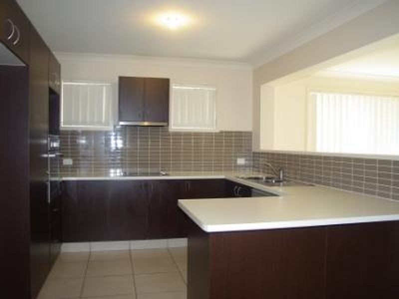 2 Alford Lane, Pacific Pines QLD 4211