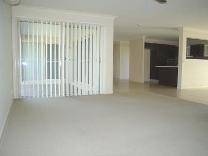 2 Alford Lane, Pacific Pines QLD 4211