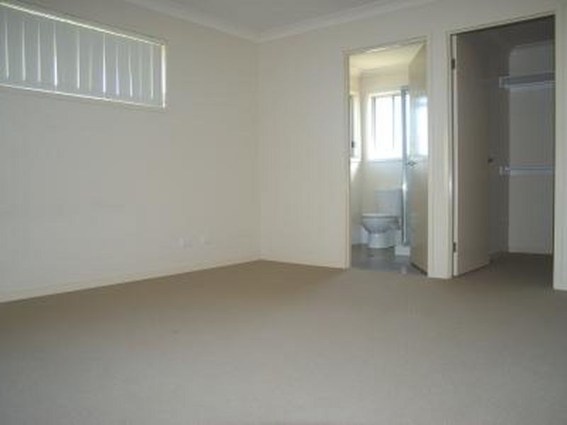 2 Alford Lane, Pacific Pines QLD 4211